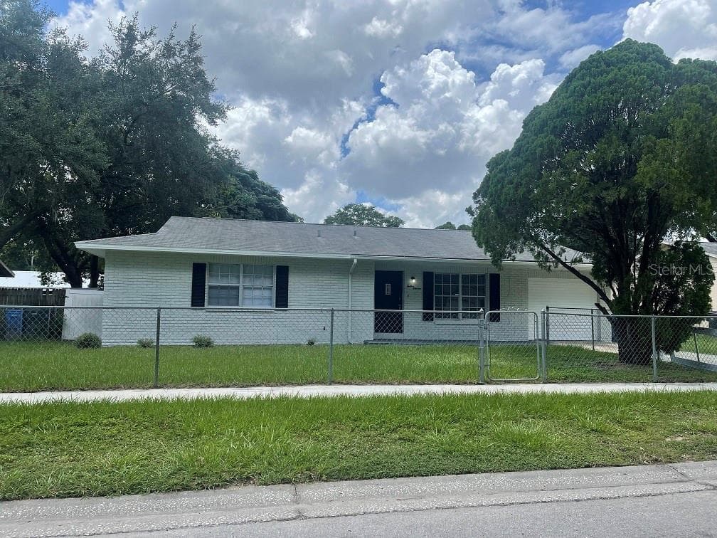 1211 OAKHILL STREET SEFFNER, FL 33584