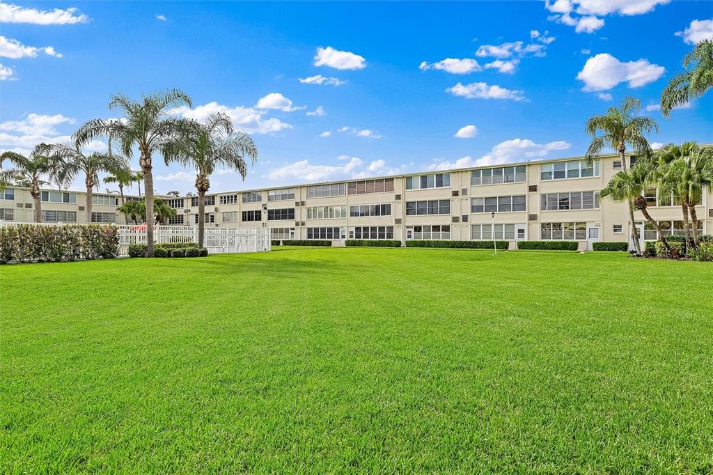 8100 DR MARTIN LUTHER KING JR STREET N UNIT 311 ST PETERSBURG, FL 33702