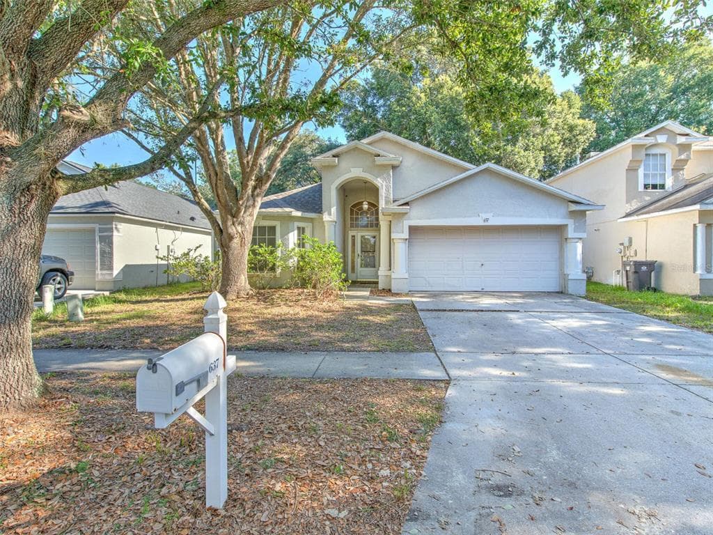 637 SOMERSTONE DRIVE VALRICO, FL 33594