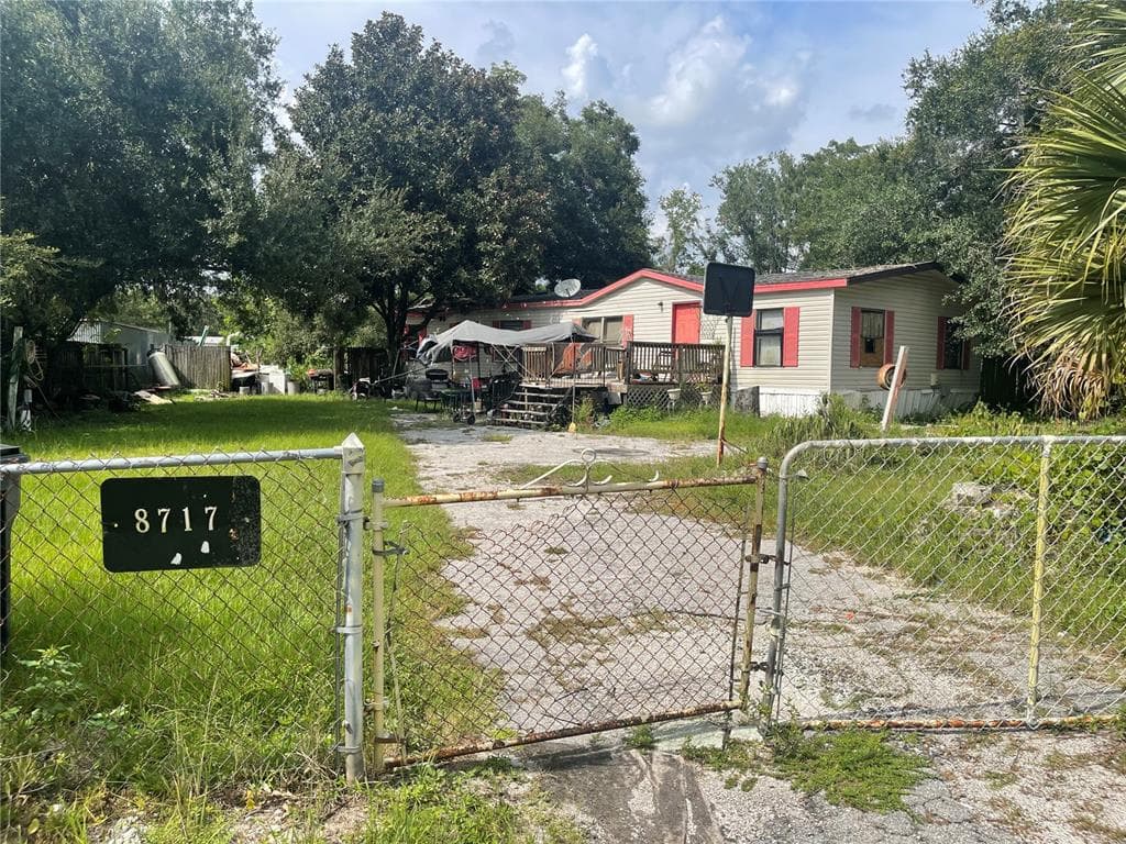 8717 S MEADOWVIEW CIRCLE TAMPA, FL 33625