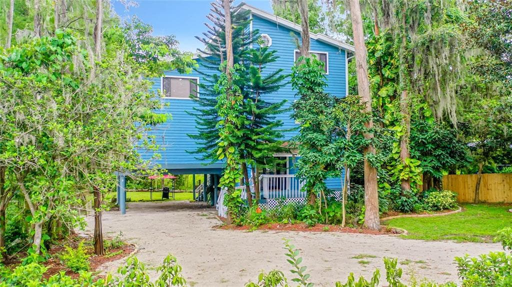 18716 LAKE COMMISTON DRIVE LUTZ, FL 33549