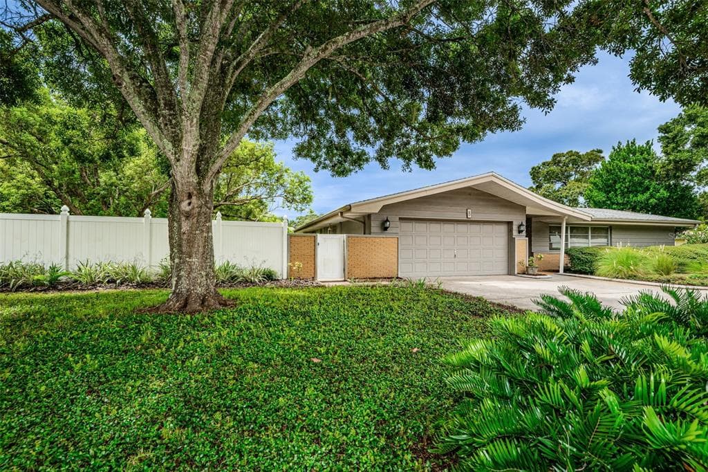 8 DORADO PLACE CLEARWATER, FL 33764