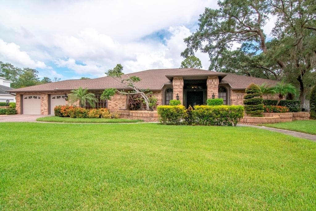 1670 SPARKLING COURT