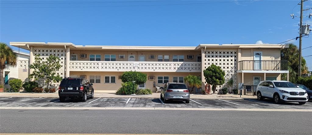 505 67TH AVENUE UNIT 10 ST PETE BEACH, FL 33706