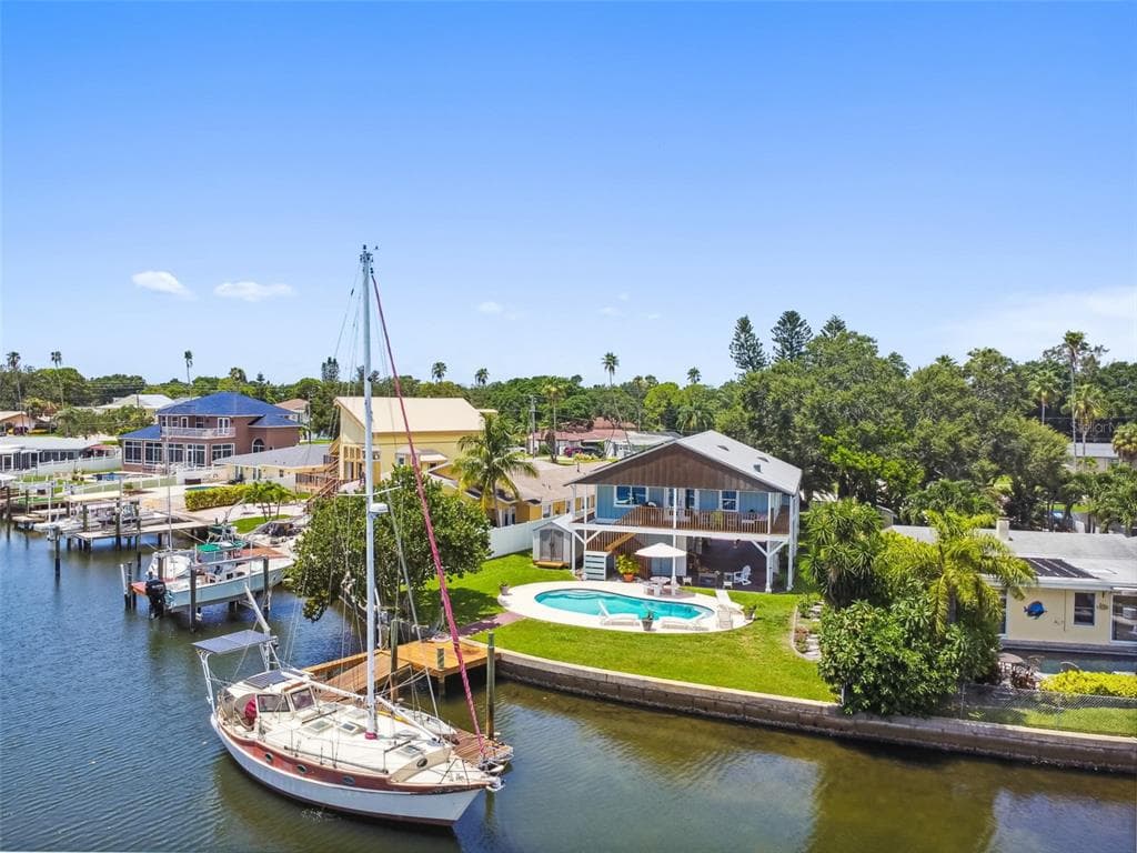 5535 BAYOU GRANDE BOULEVARD NE ST PETERSBURG, FL 33703