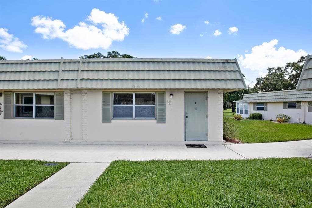 102 CAMBRIDGE TRAIL UNIT 231 SUN CITY CENTER, FL 33573