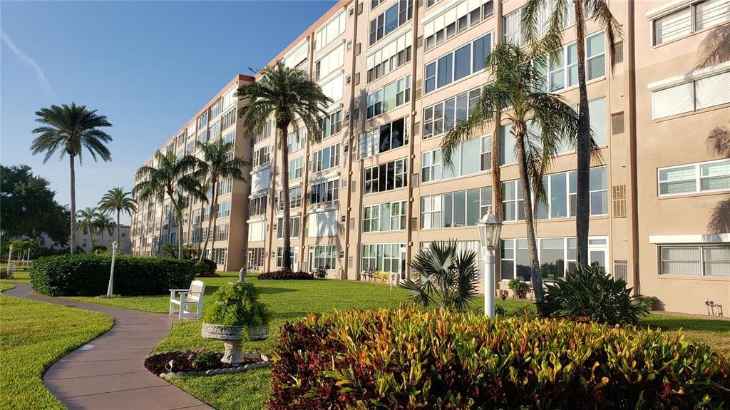 1847 SHORE DRIVE S UNIT 810 SOUTH PASADENA, FL 33707