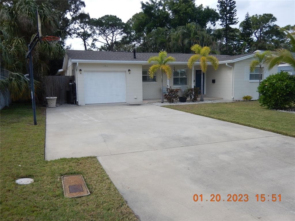 9016 BAY STREET NE ST PETERSBURG, FL 33702