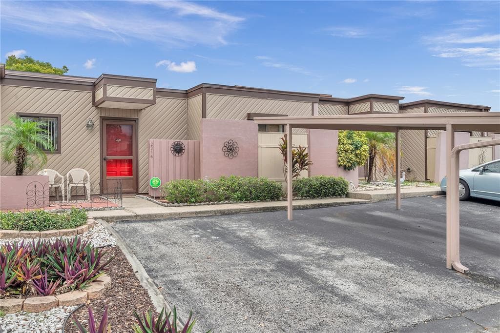 2216 PINEWOOD VILLAS DRIVE HOLIDAY, FL 34691
