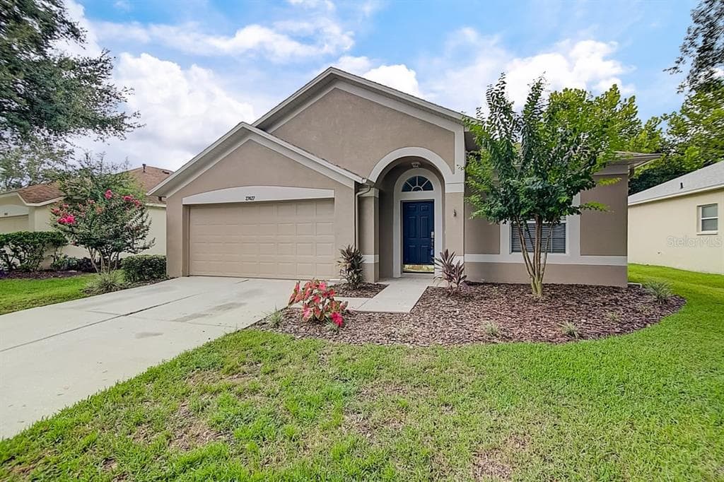 27427 SKY LAKE CIRCLE WESLEY CHAPEL, FL 33544