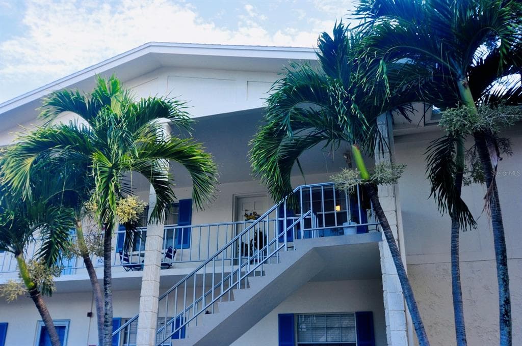 500 GLENNES LANE UNIT 209 DUNEDIN, FL 34698