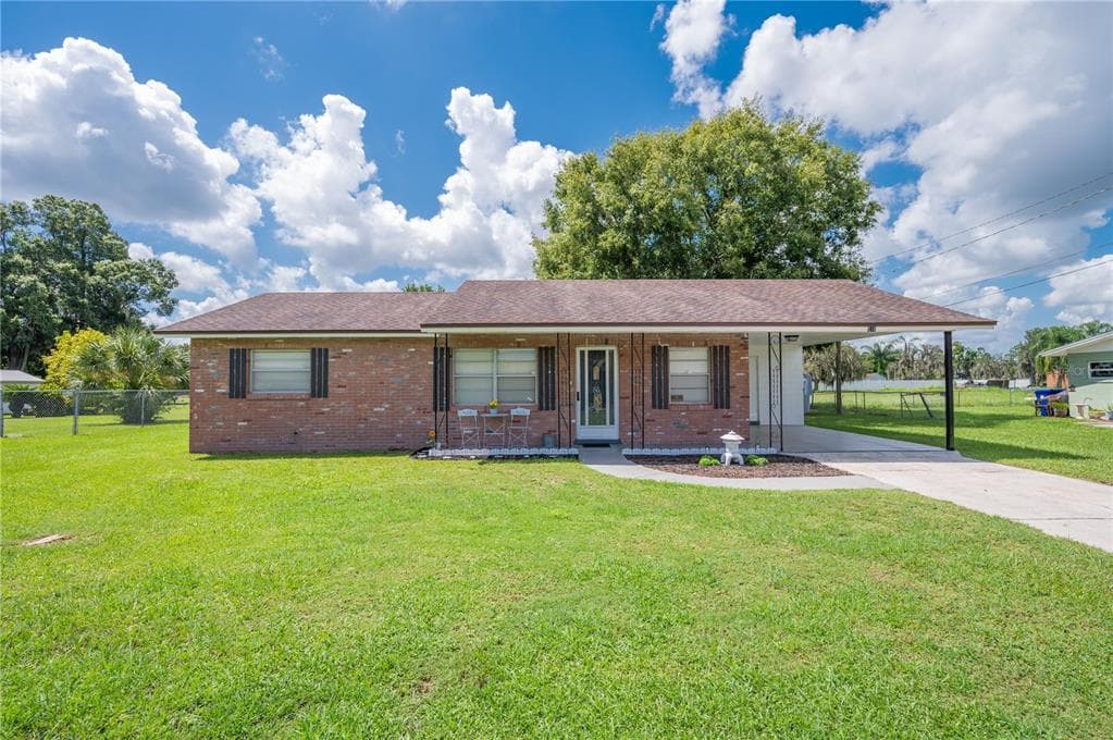 510 W ASSEMBLY STREET EAGLE LAKE, FL 33839