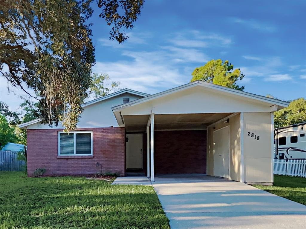 2818 W SHELTON AVENUE TAMPA, FL 33611