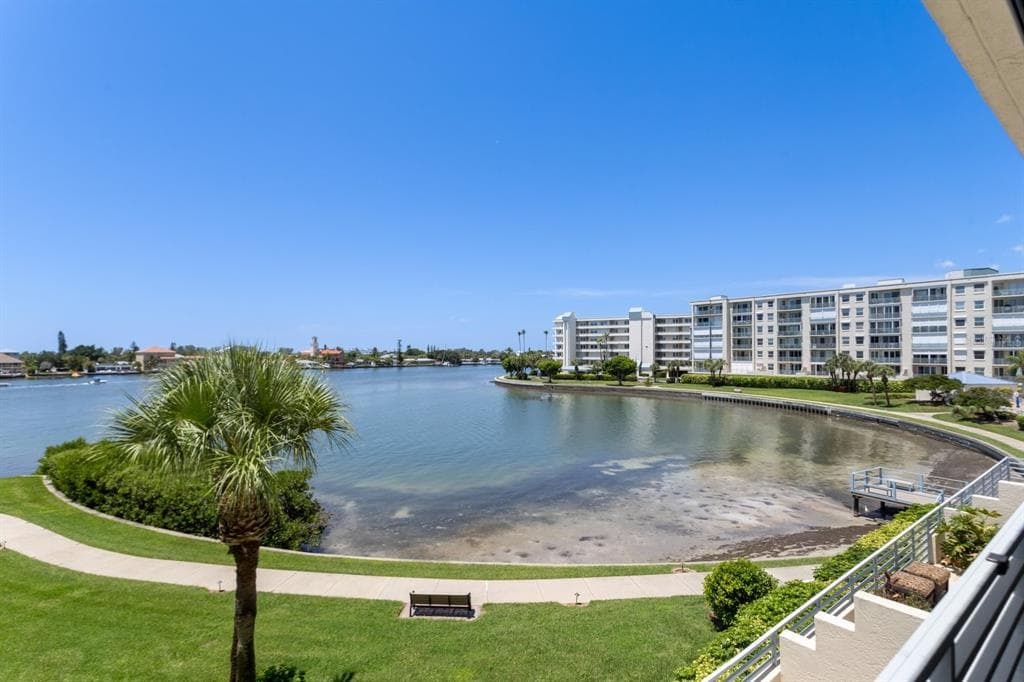 7892 SAILBOAT KEY BOULEVARD S UNIT 206 SOUTH PASADENA, FL 33707