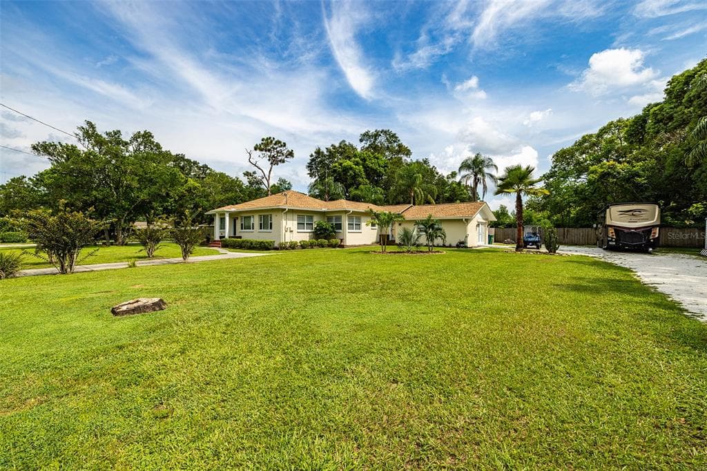1702 W COUNTRY CLUB DRIVE TAMPA, FL 33612