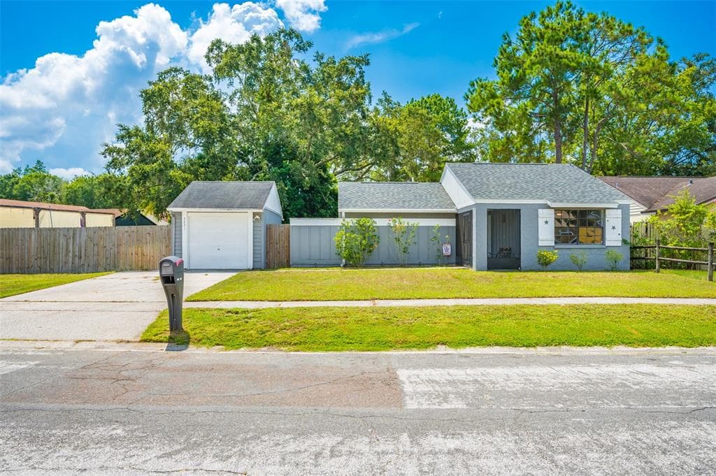 3231 FOX LAKE DRIVE TAMPA, FL 33618