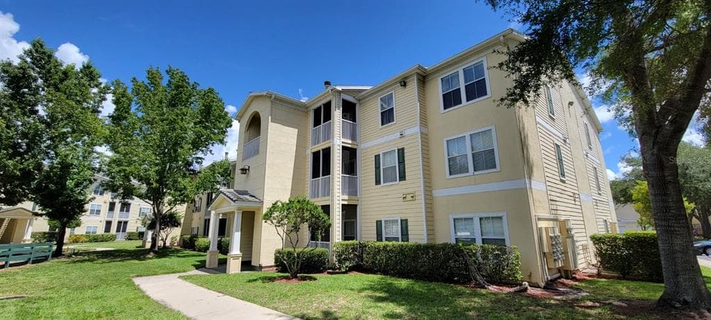 18304 BRIDLE CLUB DRIVE UNIT 18304 TAMPA, FL 33647