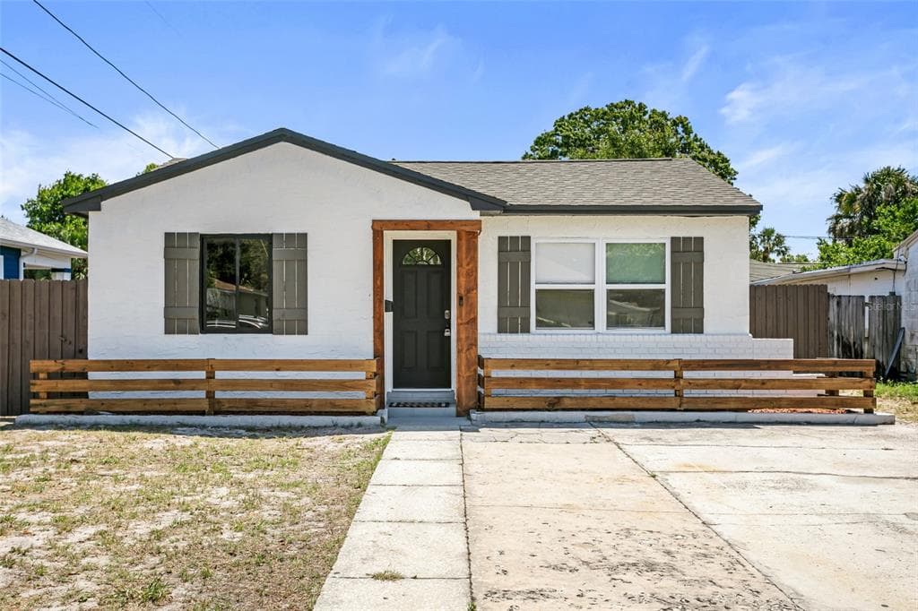 1324 40TH STREET S ST PETERSBURG, FL 33711