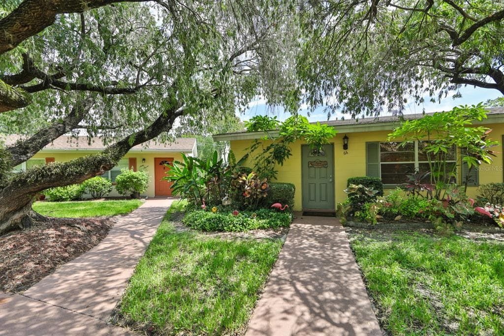 401 DORCHESTER PLACE UNIT 66 SUN CITY CENTER, FL 33573