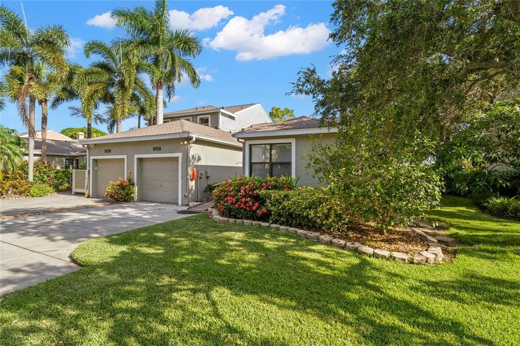 956 SAN CARLOS COURT NE ST PETERSBURG, FL 33702