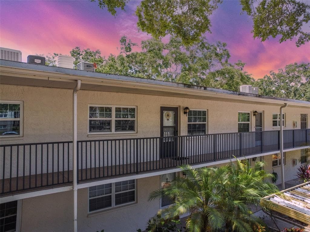 820 PATRICIA AVENUE UNIT 204 DUNEDIN, FL 34698