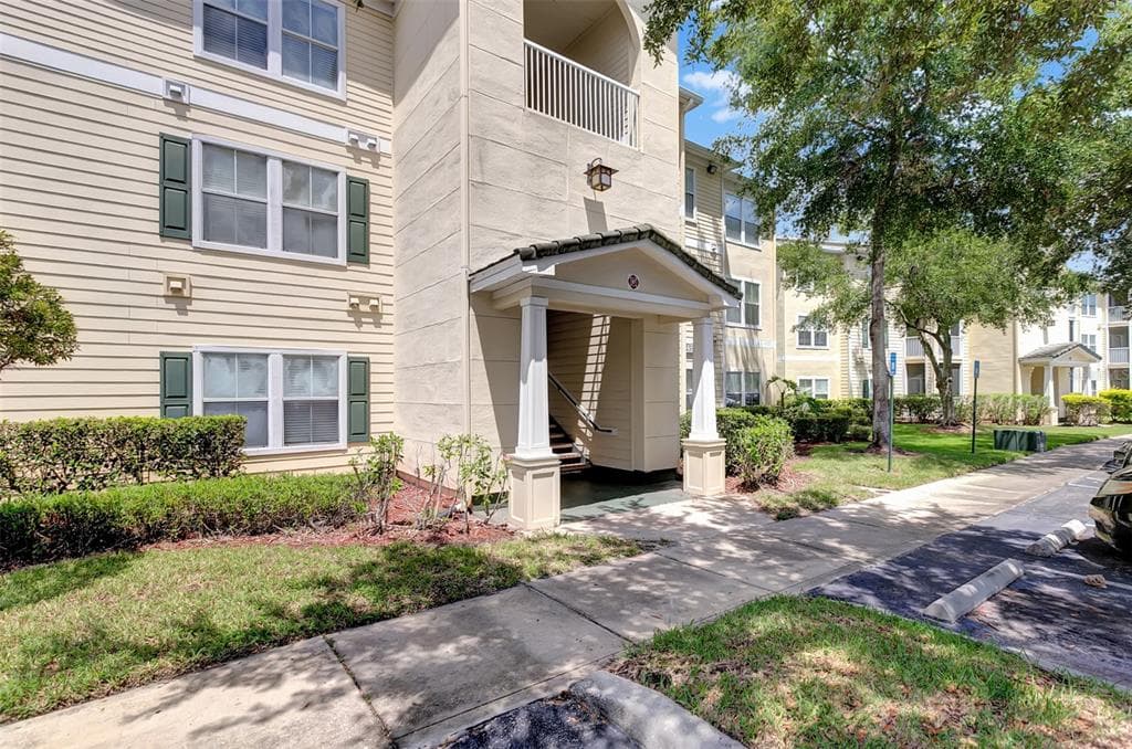 18429 BRIDLE CLUB DRIVE UNIT 18429 TAMPA, FL 33647