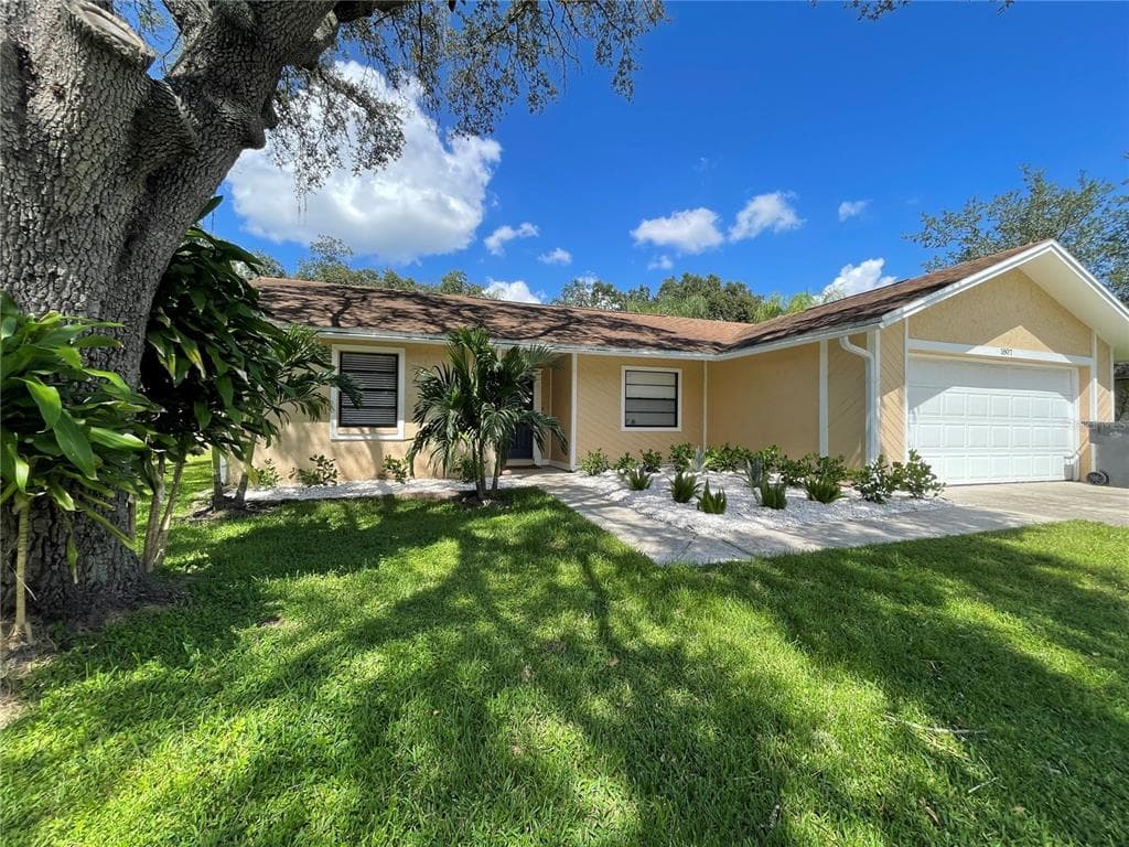 1807 LAKE CREST AVENUE BRANDON, FL 33510