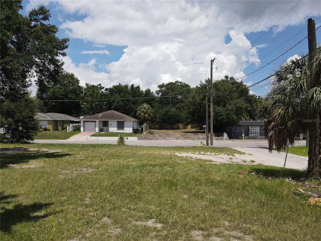 2219 E COLUMBUS DRIVE TAMPA, FL 33605