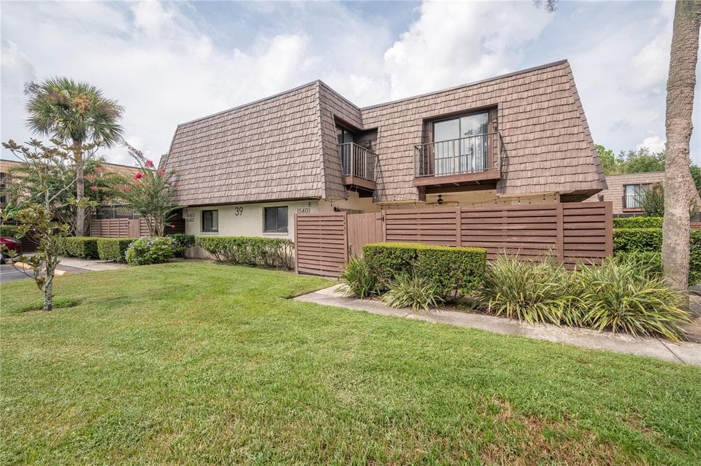 15401 E POND WOODS DRIVE TAMPA, FL 33618