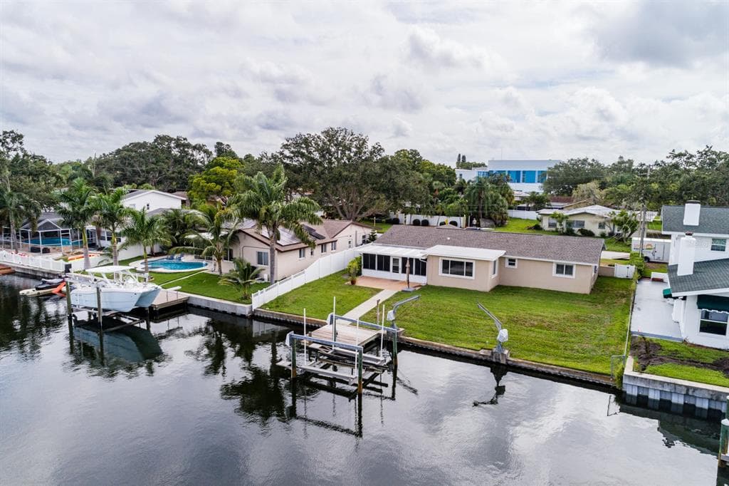 4052 14TH WAY NE ST PETERSBURG, FL 33703