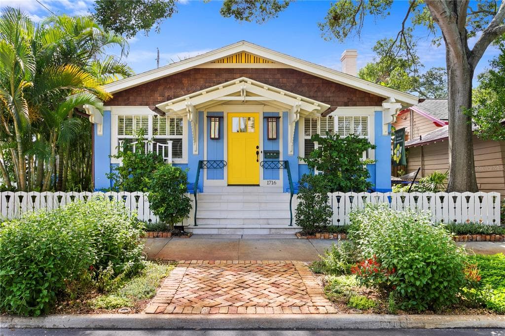 1716 OAK STREET NE ST PETERSBURG, FL 33704