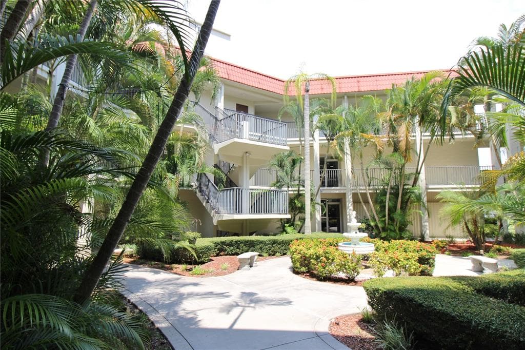 2700 BAYSHORE BOULEVARD UNIT 2111 DUNEDIN, FL 34698