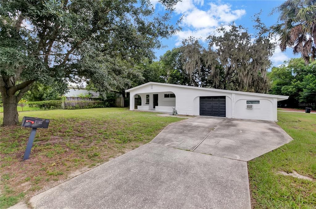 1375 LAKE DRIVE CASSELBERRY, FL 32707