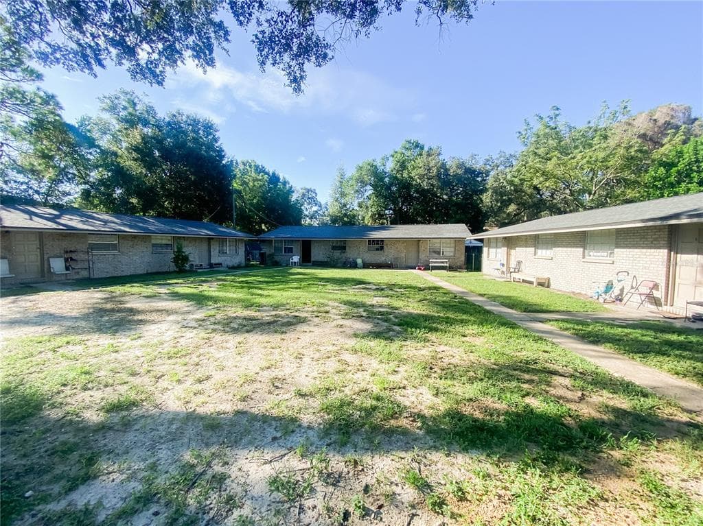 1227 E 142ND TAMPA, FL 33613