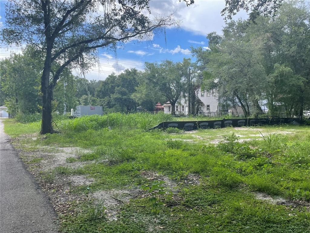 7402 ILLINOIS DRIVE TAMPA, FL 33619