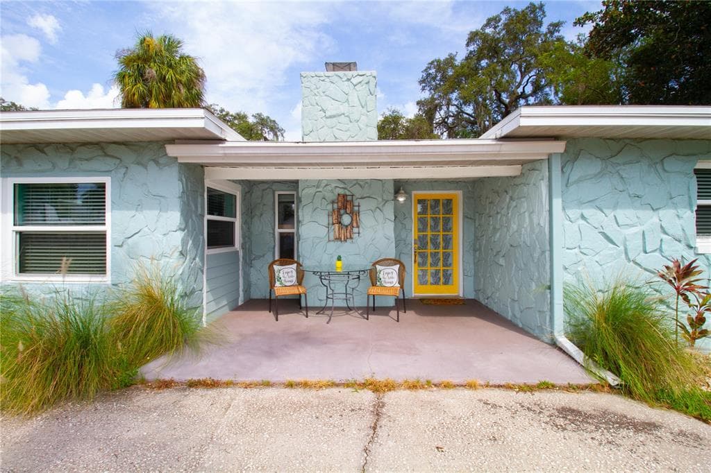 910 PALMETTO DRIVE