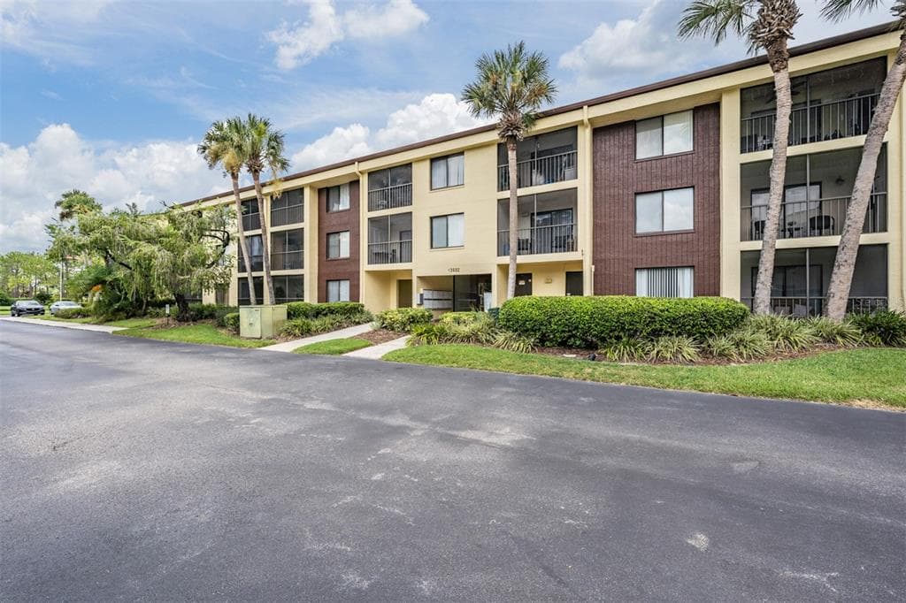13602 S VILLAGE DRIVE UNIT 211 TAMPA, FL 33618