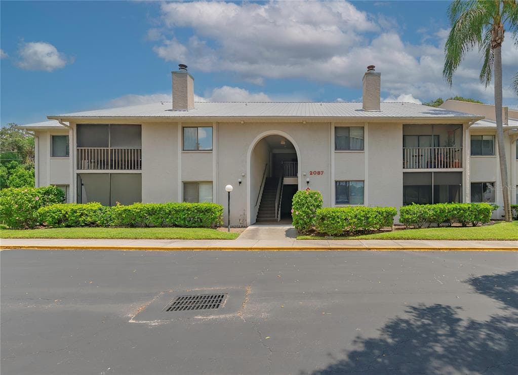 2087 HUNTERS GLEN DRIVE UNIT 128 DUNEDIN, FL 34698