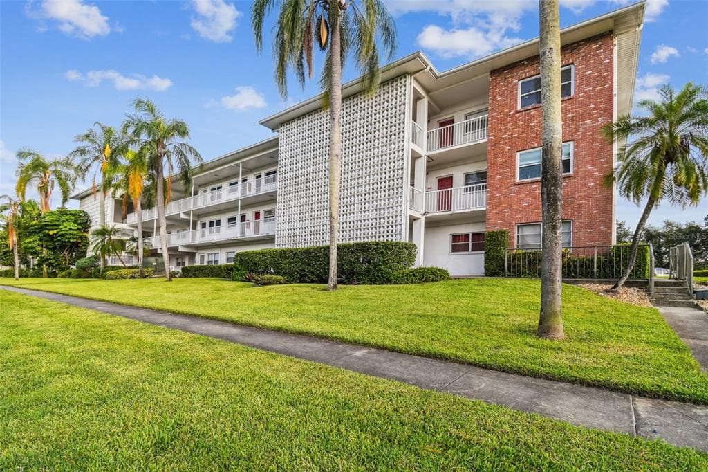 5150 10TH AVENUE N UNIT 210 ST PETERSBURG, FL 33710