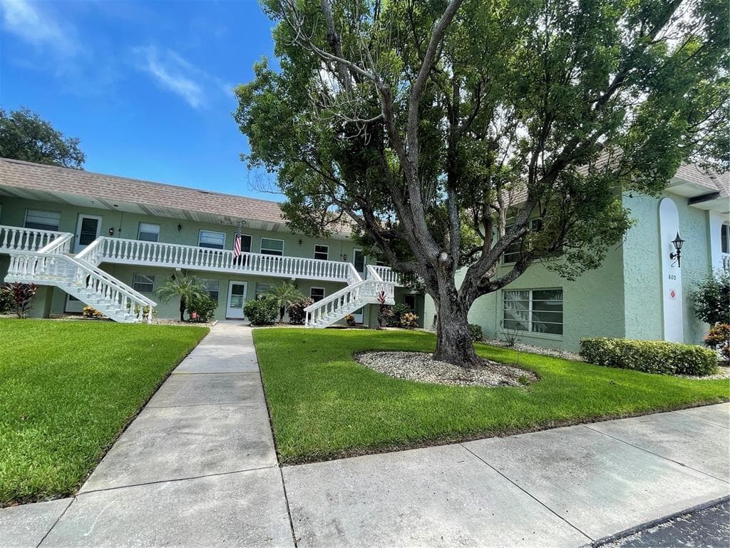 1250 S PINELLAS AVENUE UNIT 605 TARPON SPRINGS, FL 34689
