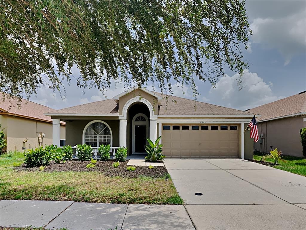 8323 CANTERBURY LAKE BOULEVARD TAMPA, FL 33619