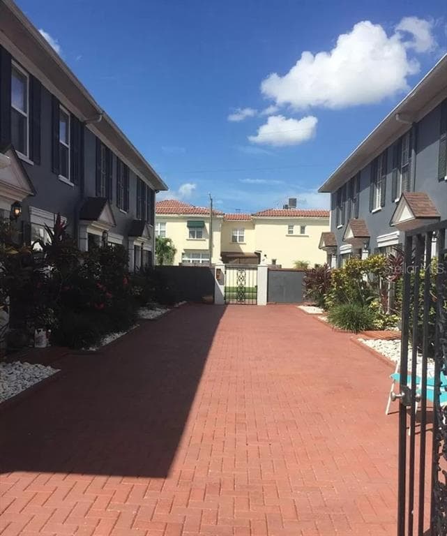 218 S TAMPANIA AVENUE TAMPA, FL 33609