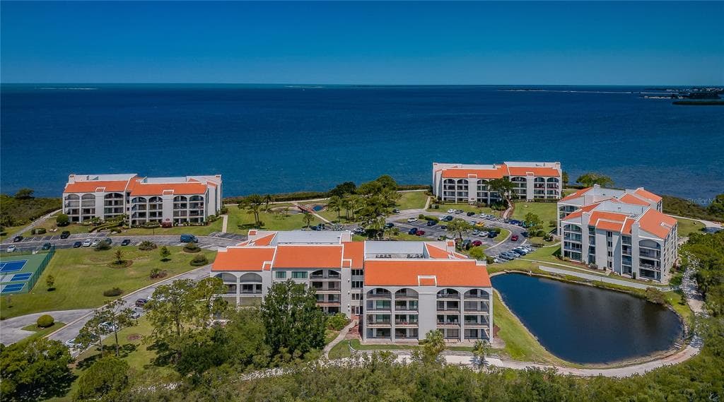 206 MARINER DRIVE TARPON SPRINGS, FL 34689