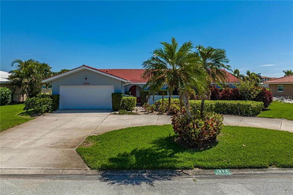 1954 IOWA AVENUE NE ST PETERSBURG, FL 33703