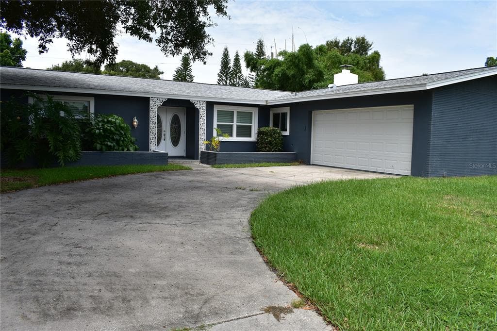 1064 IRENE AVENUE LARGO, FL 33771
