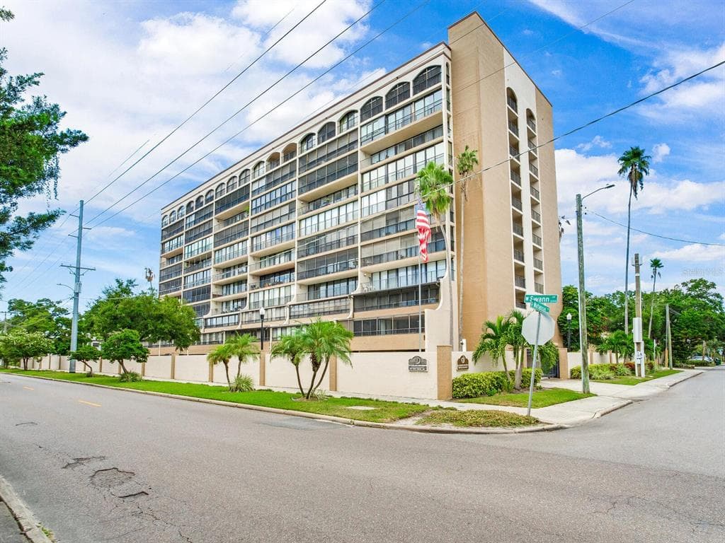 3211 W SWANN AVENUE UNIT 207 TAMPA, FL 33609