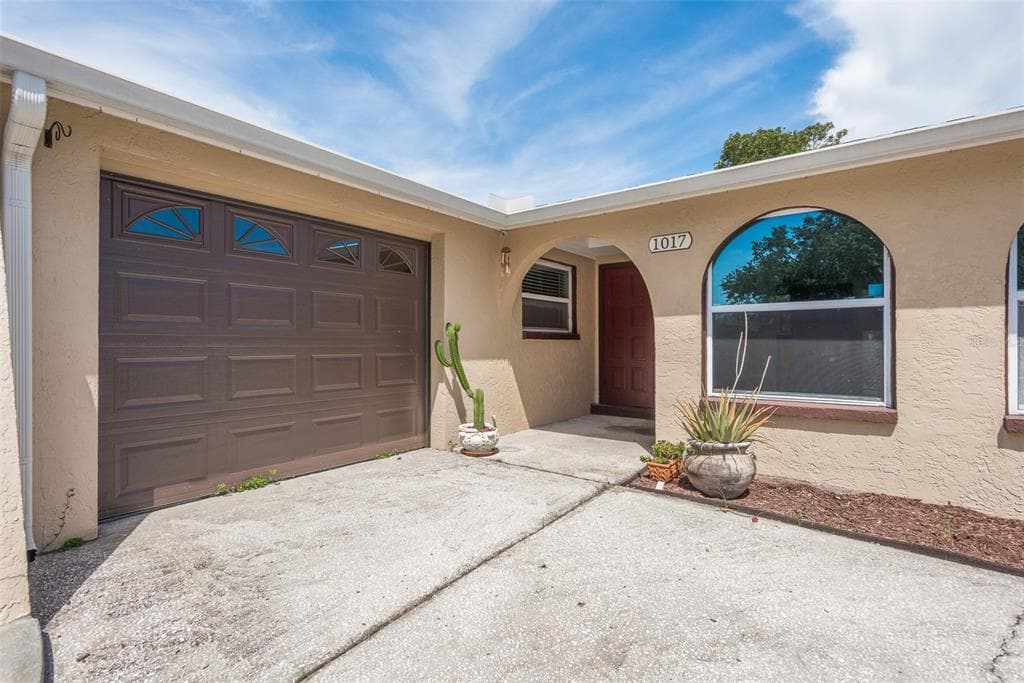 1017 PENINSULA ROAD TARPON SPRINGS, FL 34689