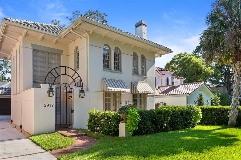 2917 W BAY COURT AVENUE TAMPA, FL 33611