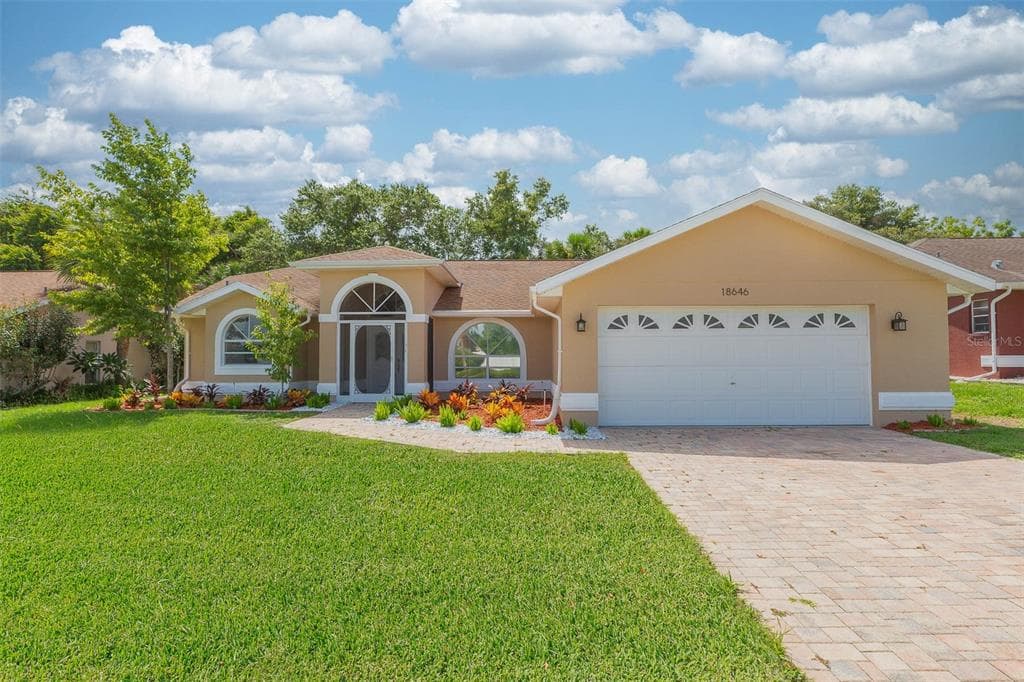 18646 WHITE PINE CIRCLE HUDSON, FL 34667