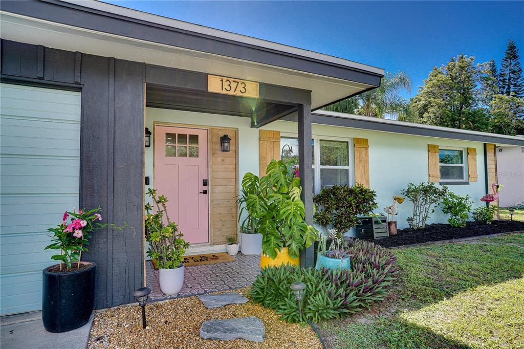 1373 LADY MARION LANE